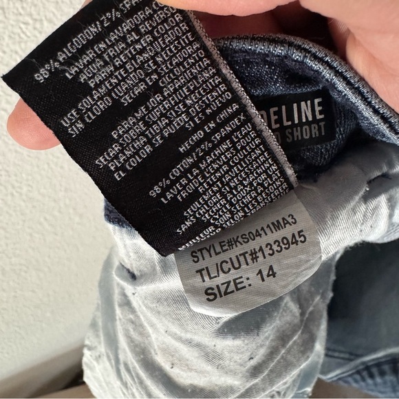 Kut from the Kloth Madeline Boyfriend Denim Plus Short 14 Casual Everyday Style - Picture 14 of 16